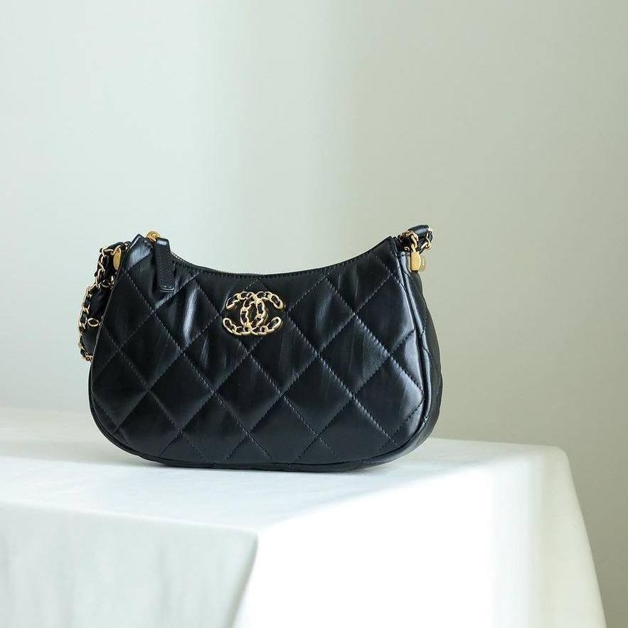 Chanel 23K Hobo Çantası - Glimmer of Luxury