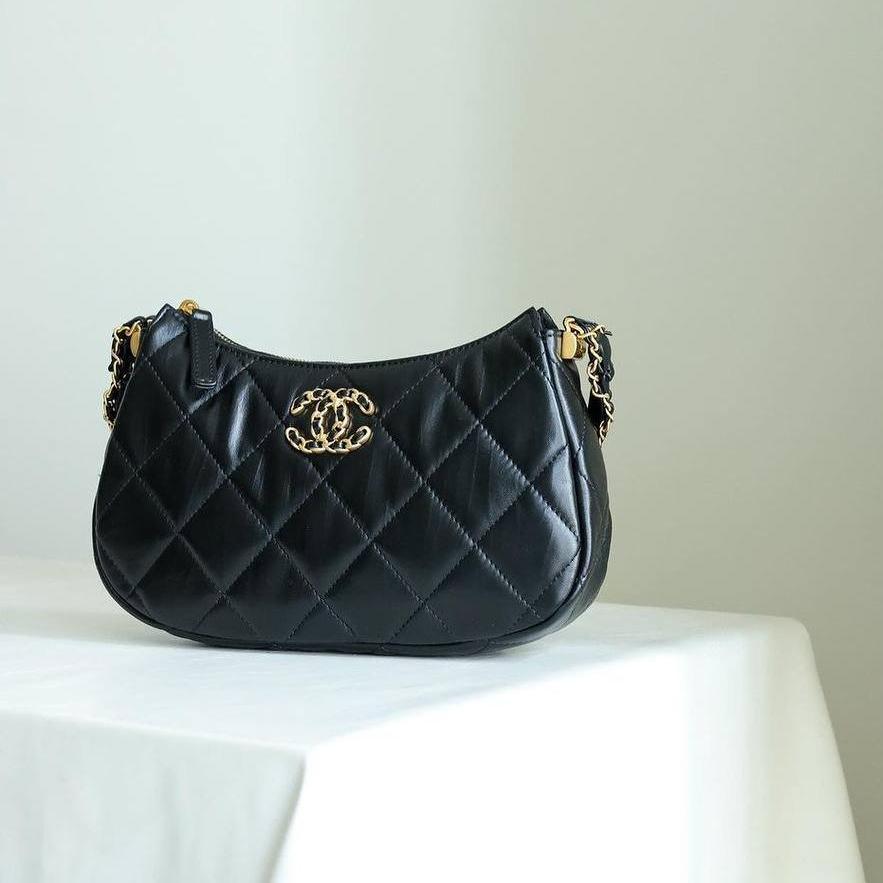 Chanel 23K Hobo Çantası - Glimmer of Luxury