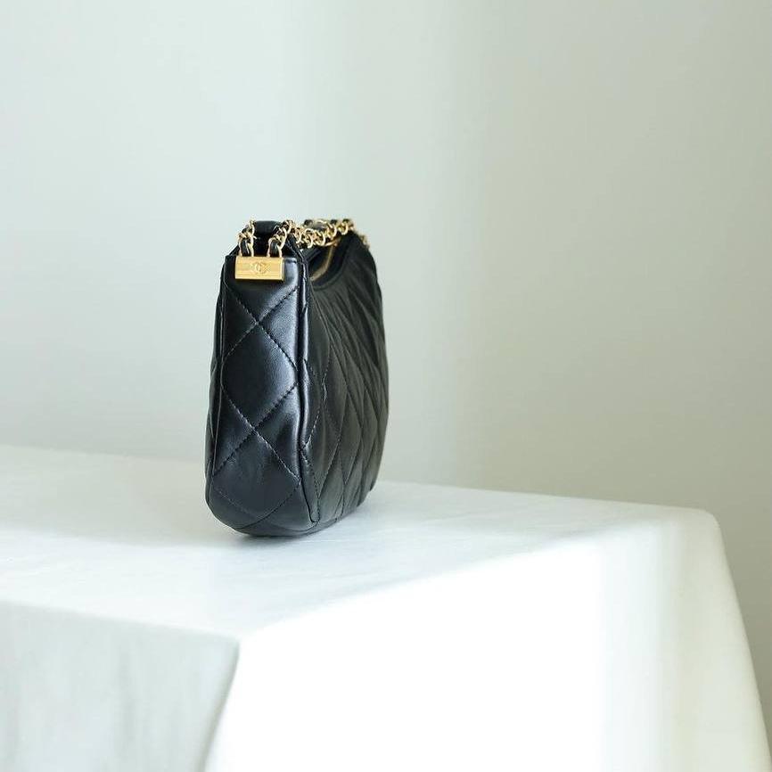 Chanel 23K Hobo Çantası - Glimmer of Luxury