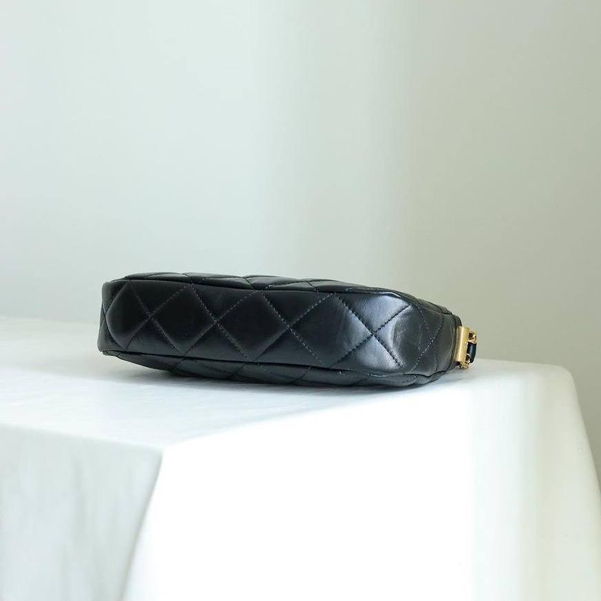 Chanel 23K Hobo Çantası - Glimmer of Luxury