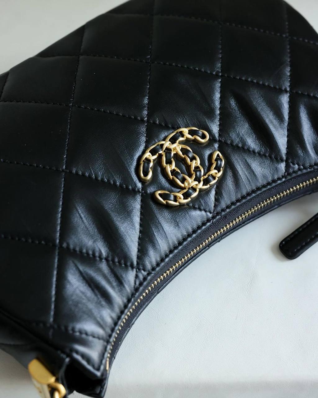 Chanel 23K Hobo Çantası - Glimmer of Luxury