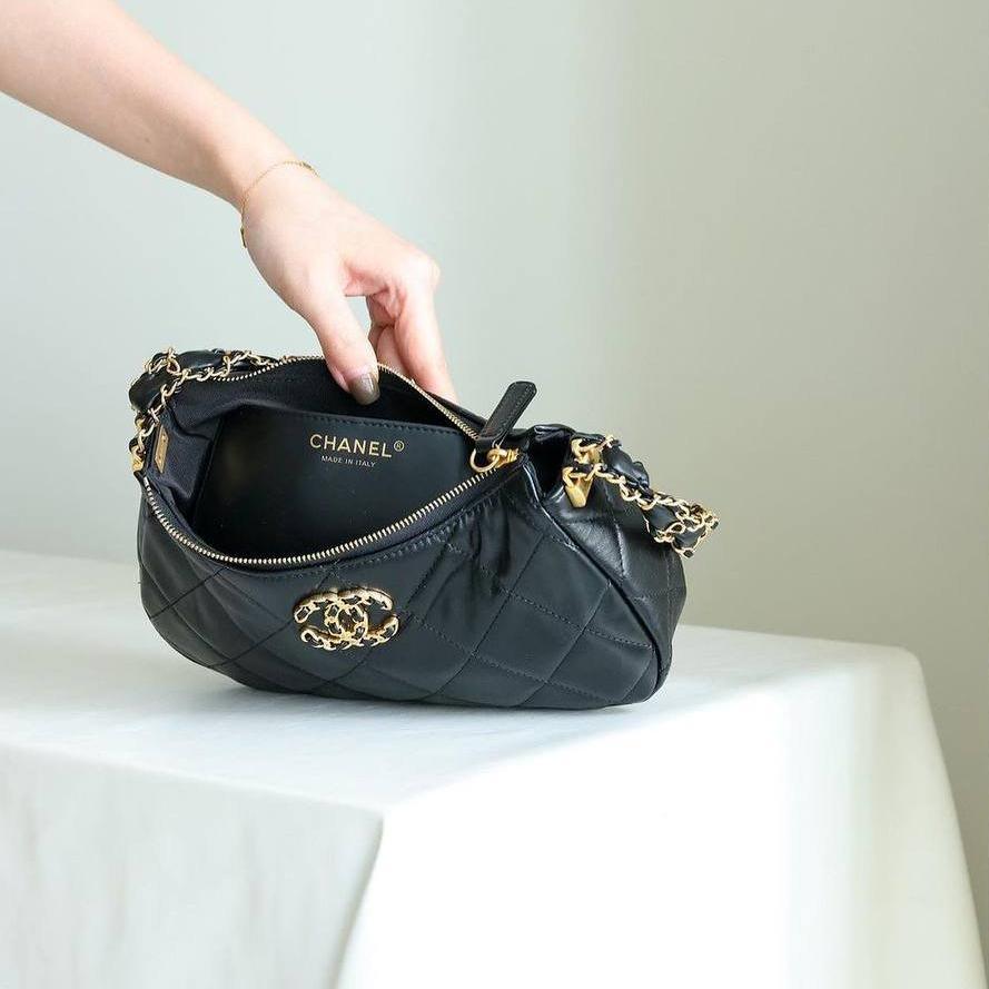 Chanel 23K Hobo Çantası - Glimmer of Luxury