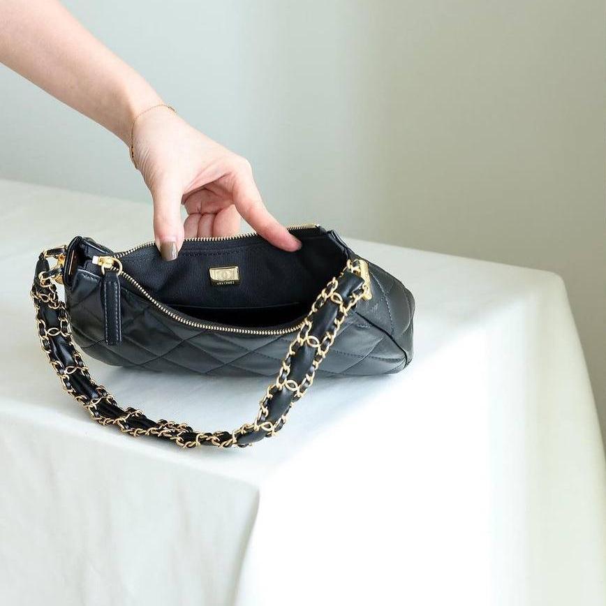Chanel 23K Hobo Çantası - Glimmer of Luxury