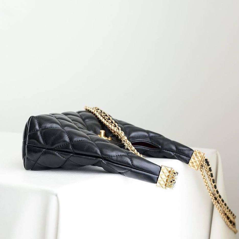 Chanel 24A Sınırlı Sayıda Püskül Zincirli Hobo Çanta - Glimmer of Luxury