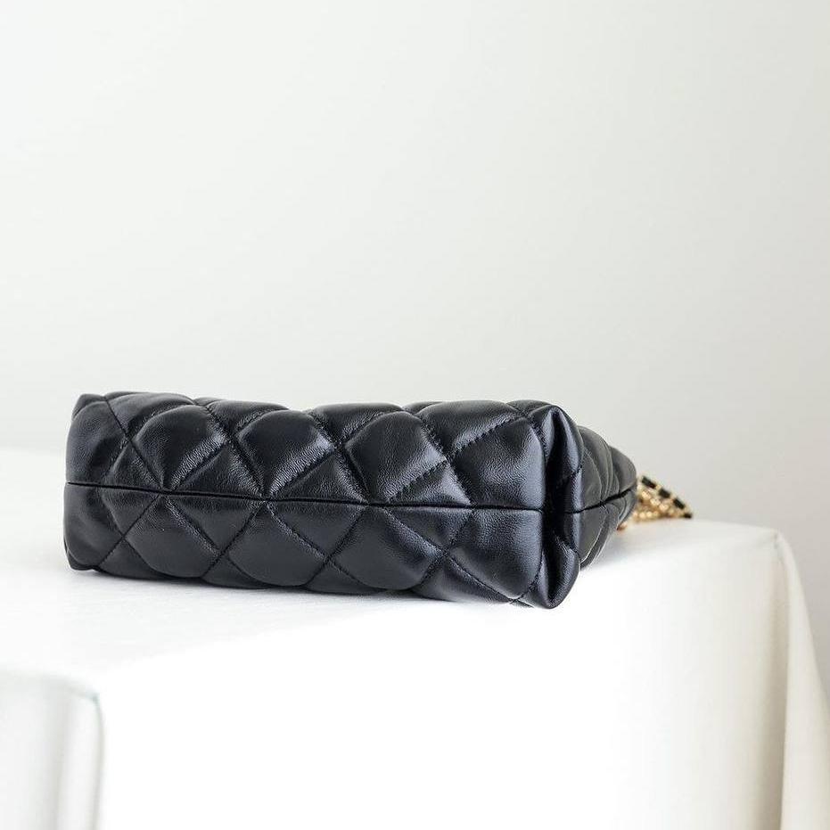 Chanel 24A Sınırlı Sayıda Püskül Zincirli Hobo Çanta - Glimmer of Luxury