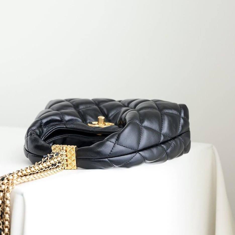 Chanel 24A Sınırlı Sayıda Püskül Zincirli Hobo Çanta - Glimmer of Luxury
