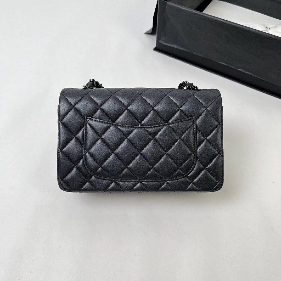 Chanel Kuzu Derisi Kapitone Mini Dikdörtgen Kapak Siyah - Glimmer of Luxury