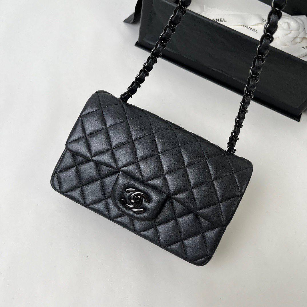 Chanel Kuzu Derisi Kapitone Mini Dikdörtgen Kapak Siyah - Glimmer of Luxury