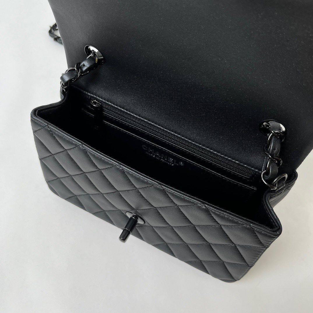 Chanel Kuzu Derisi Kapitone Mini Dikdörtgen Kapak Siyah - Glimmer of Luxury