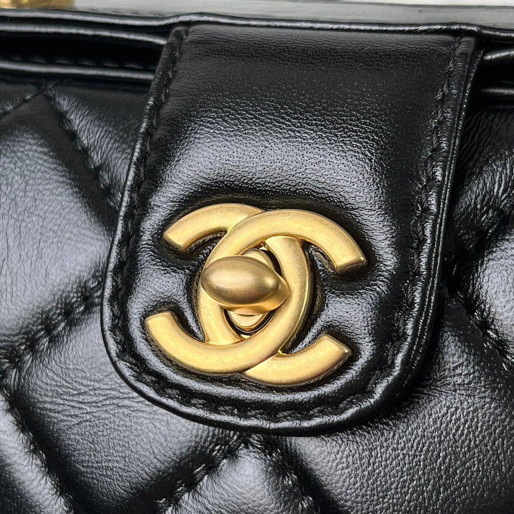 Chanel Üst Saplı Küçük Çanta - Glimmer of Luxury