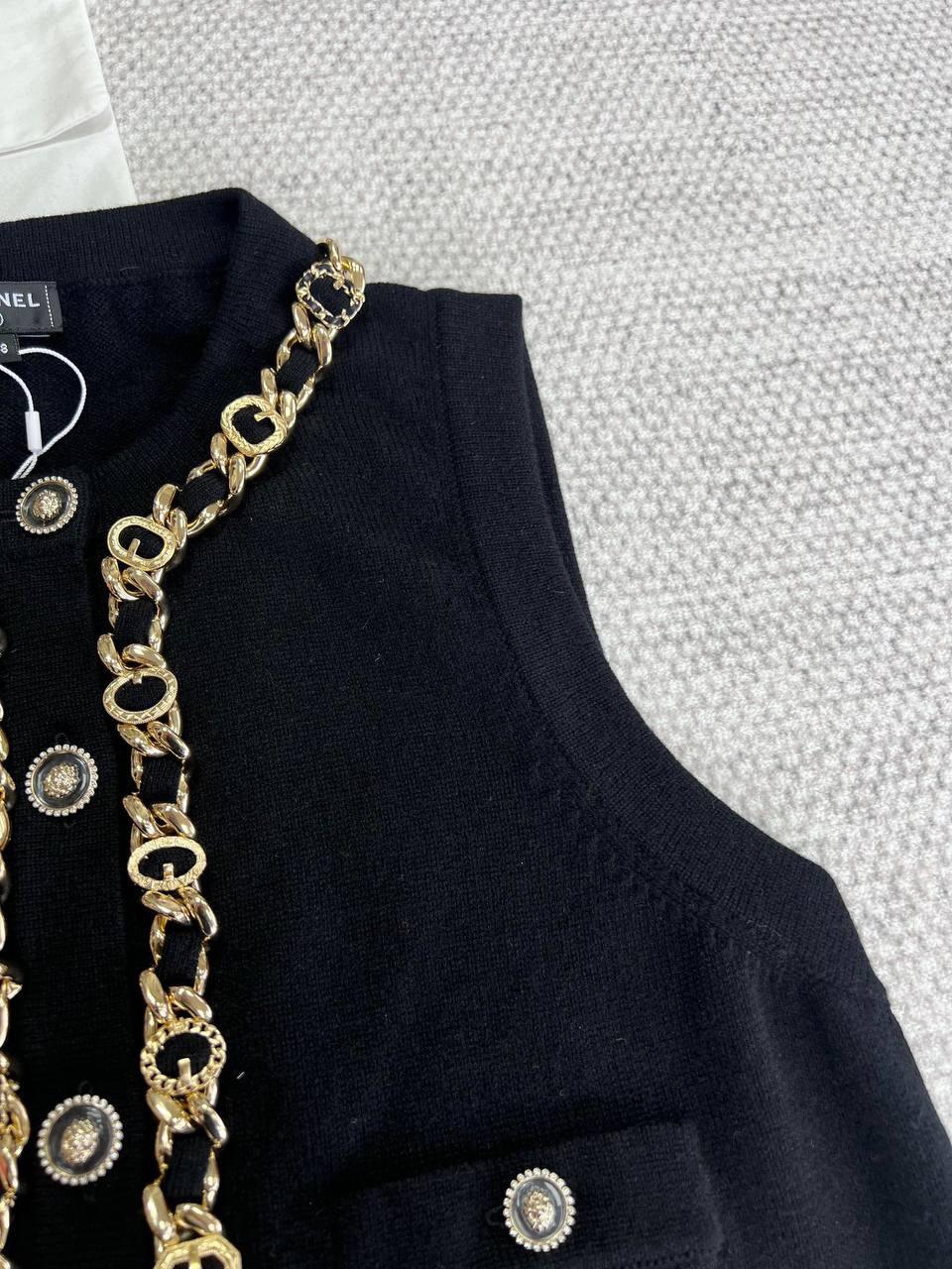 Chanel 2024 Kaşmir Yelek - Glimmer of Luxury