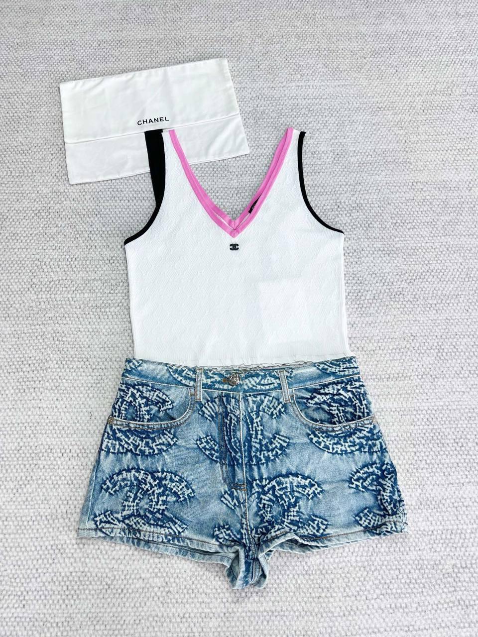 Chanel Çok Renkli V Yakalı Atlet - Glimmer of Luxury