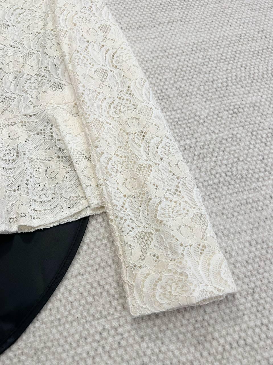 CELINE Arc de Triomphe Altın Tokalı Dantelli Siluet Ceket - Glimmer of Luxury