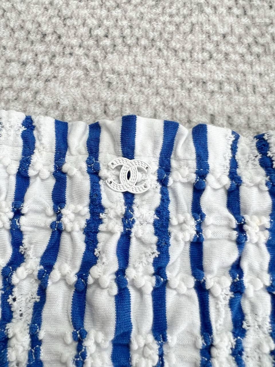 Chanel 24 Beyaz ve Açık Mavi Pamuklu Gömlek - Glimmer of Luxury