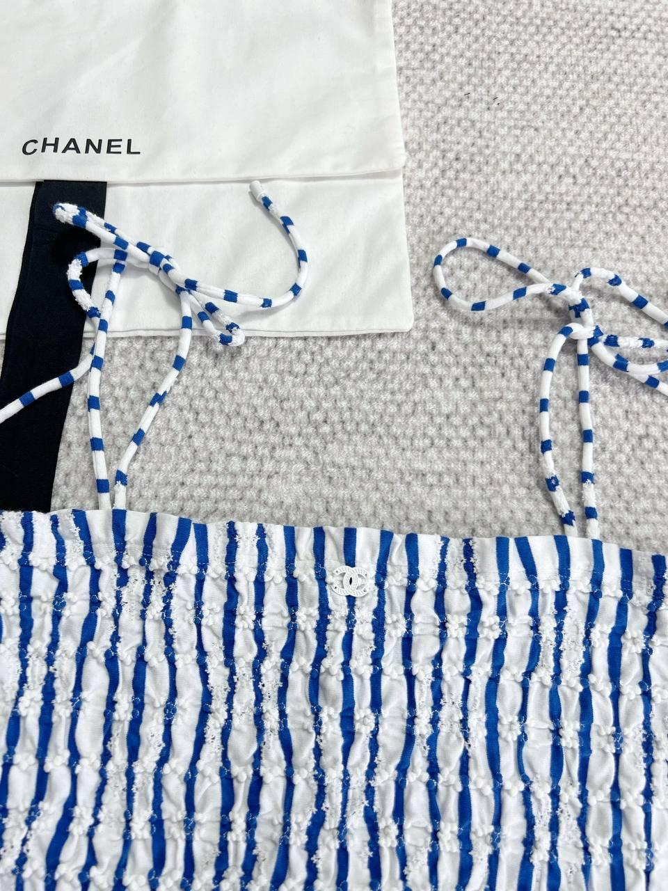 Chanel 24 Beyaz ve Açık Mavi Pamuklu Gömlek - Glimmer of Luxury