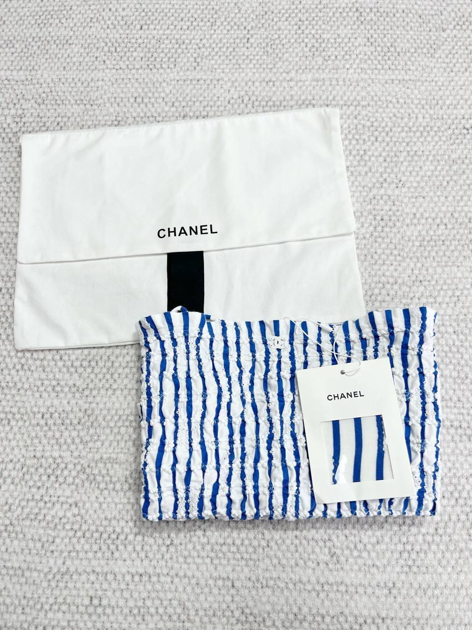 Chanel 24 Beyaz ve Açık Mavi Pamuklu Gömlek - Glimmer of Luxury