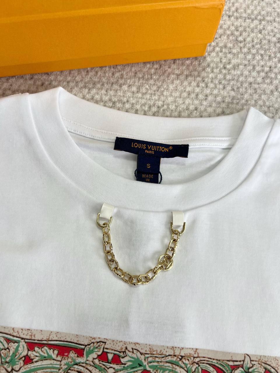 LV Seyahat Damgası Tişörtü - Glimmer of Luxury