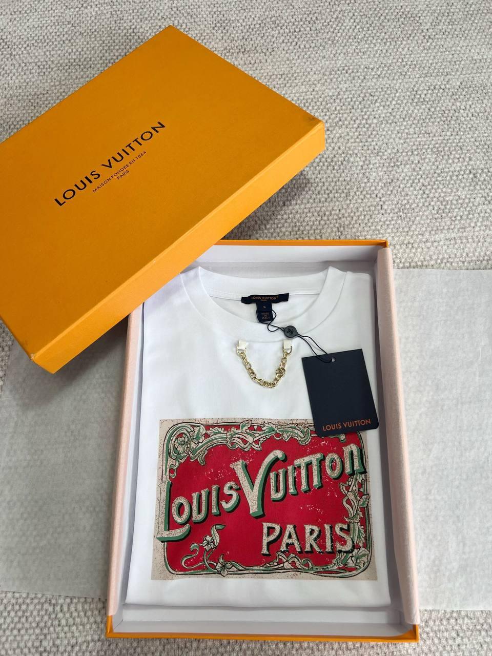 LV Seyahat Damgası Tişörtü - Glimmer of Luxury