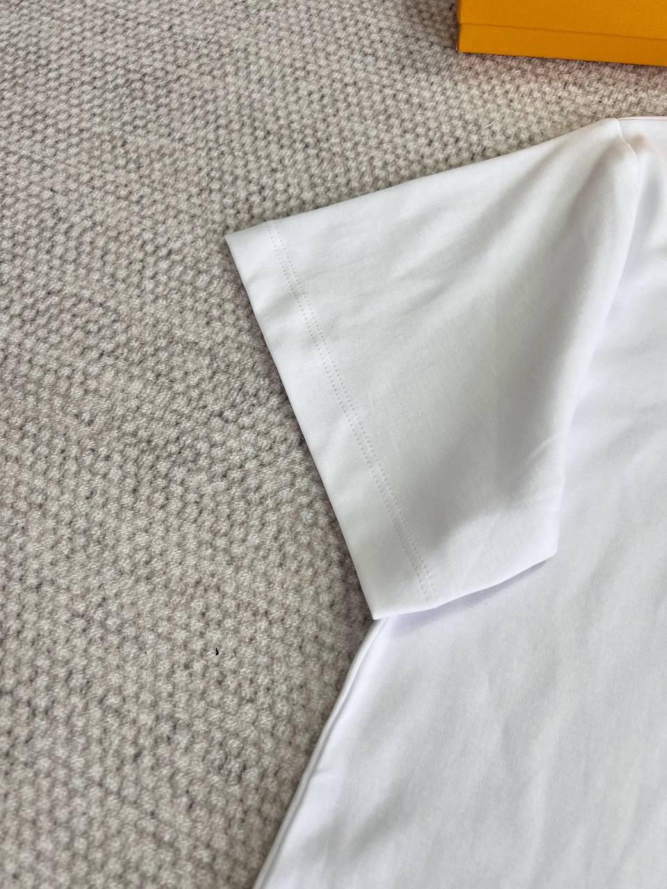 LV Seyahat Damgası Tişörtü - Glimmer of Luxury