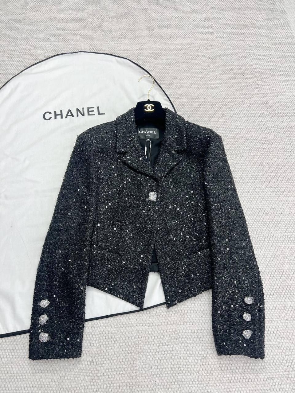 Chanel 24B Siyah Yün Tüvit Fiyonk Kısa Ceket - Glimmer of Luxury