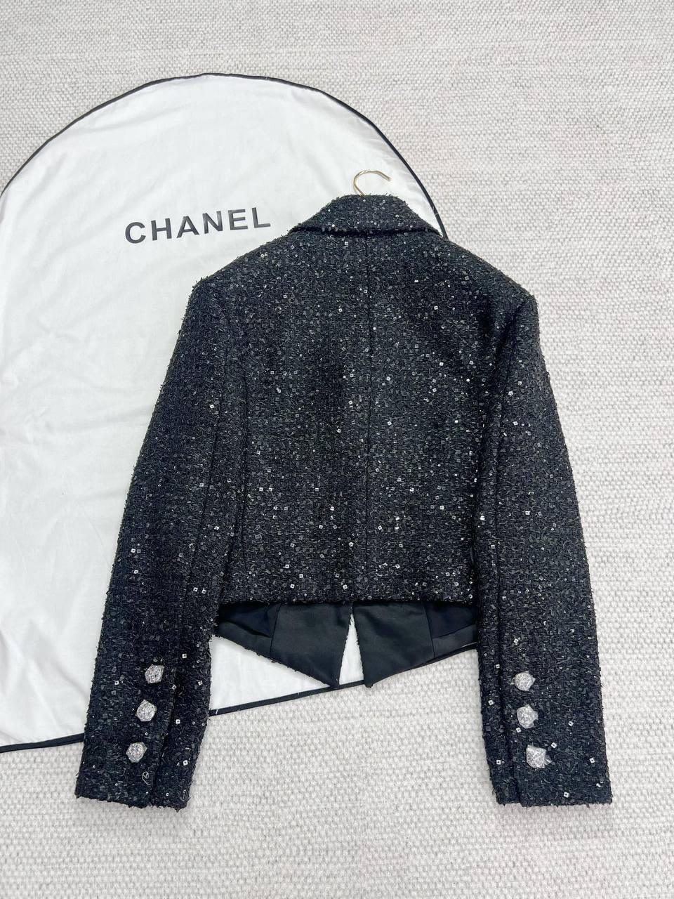 Chanel 24B Siyah Yün Tüvit Fiyonk Kısa Ceket - Glimmer of Luxury