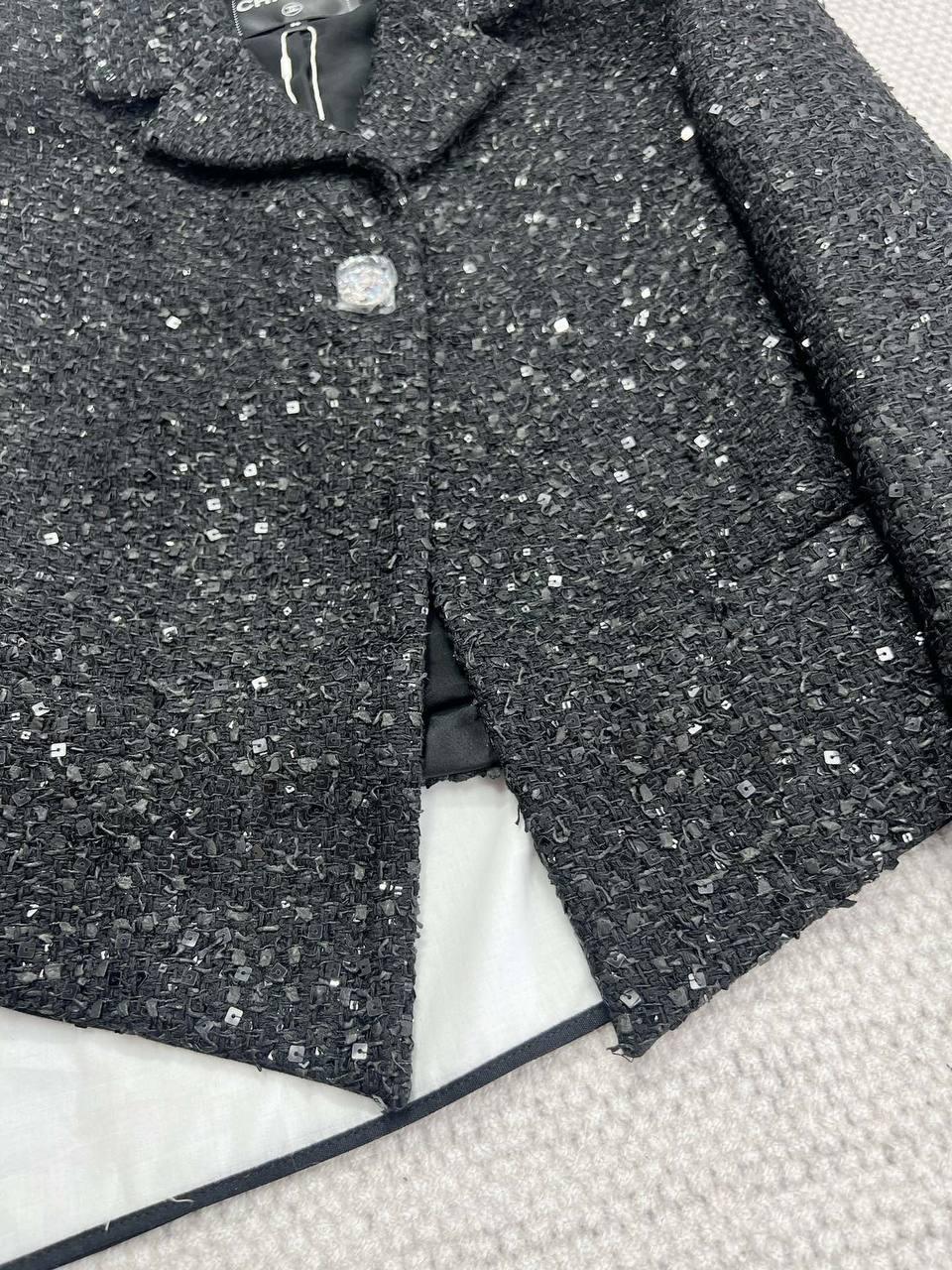 Chanel 24B Siyah Yün Tüvit Fiyonk Kısa Ceket - Glimmer of Luxury