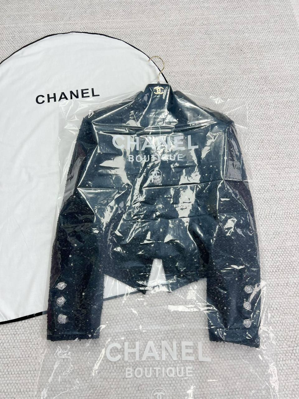 Chanel 24B Siyah Yün Tüvit Fiyonk Kısa Ceket - Glimmer of Luxury
