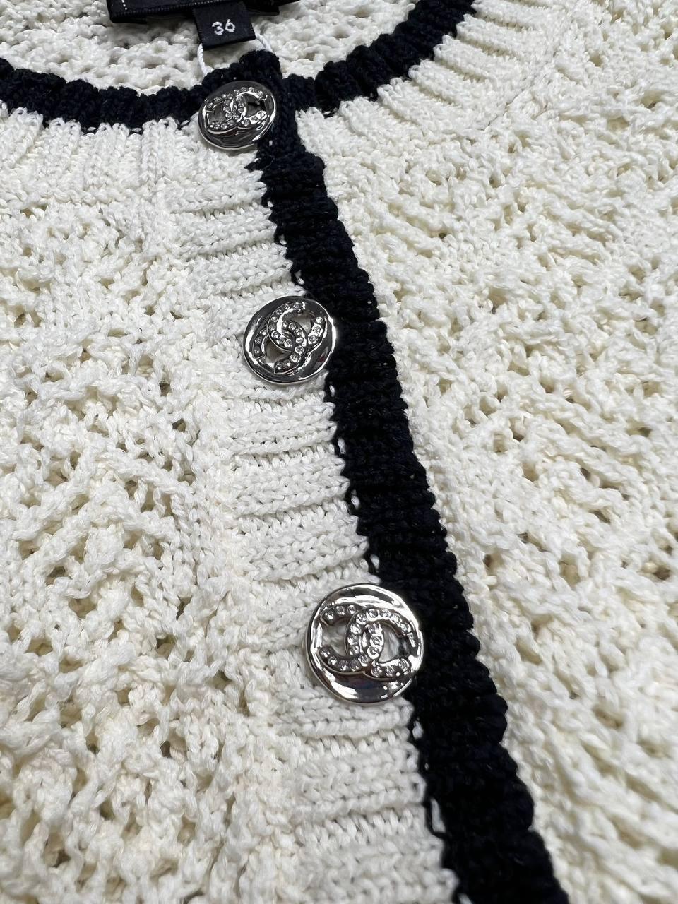 Chanel Beyaz Bisiklet Yaka Beyaz Uzun Kollu - Glimmer of Luxury