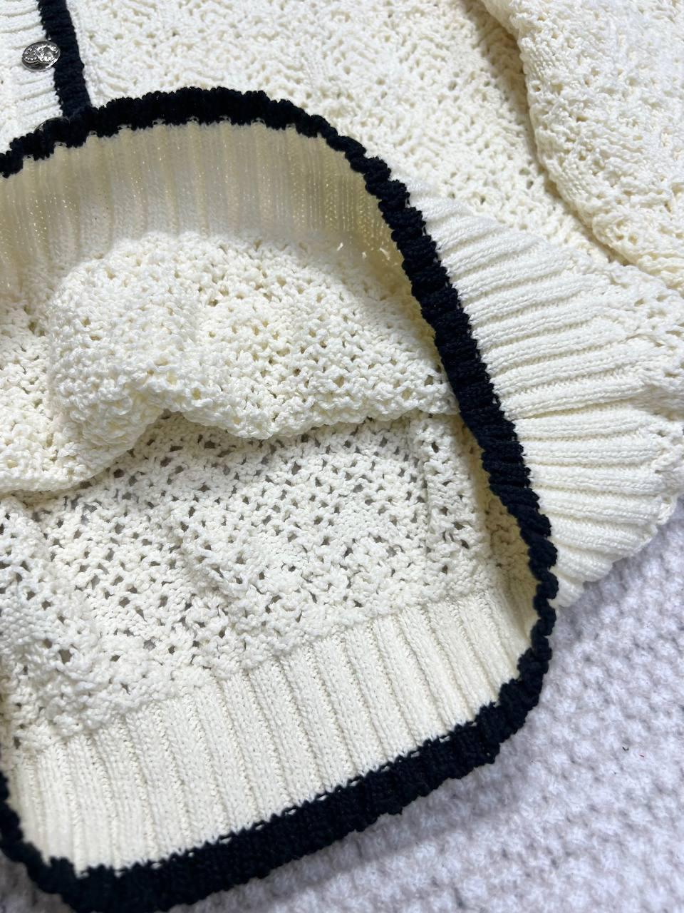 Chanel Beyaz Bisiklet Yaka Beyaz Uzun Kollu - Glimmer of Luxury