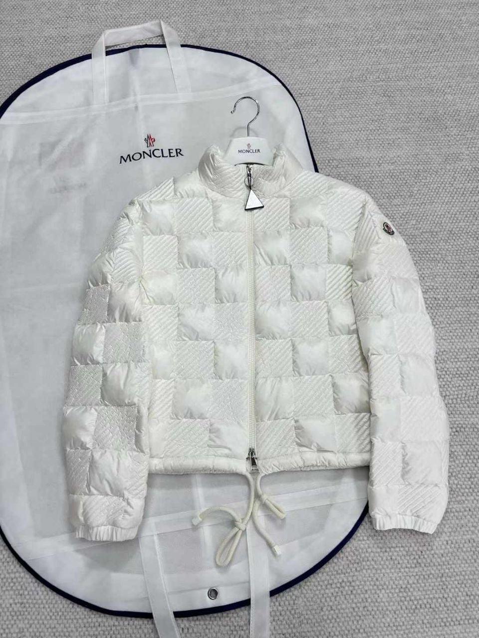 Moncler Ancy Mont - Glimmer of Luxury