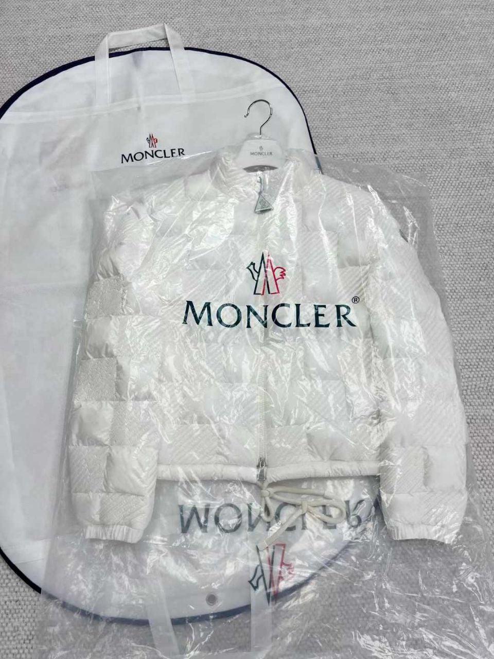 Moncler Ancy Mont - Glimmer of Luxury