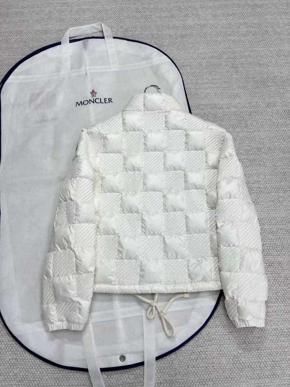 Moncler Ancy Mont - Glimmer of Luxury