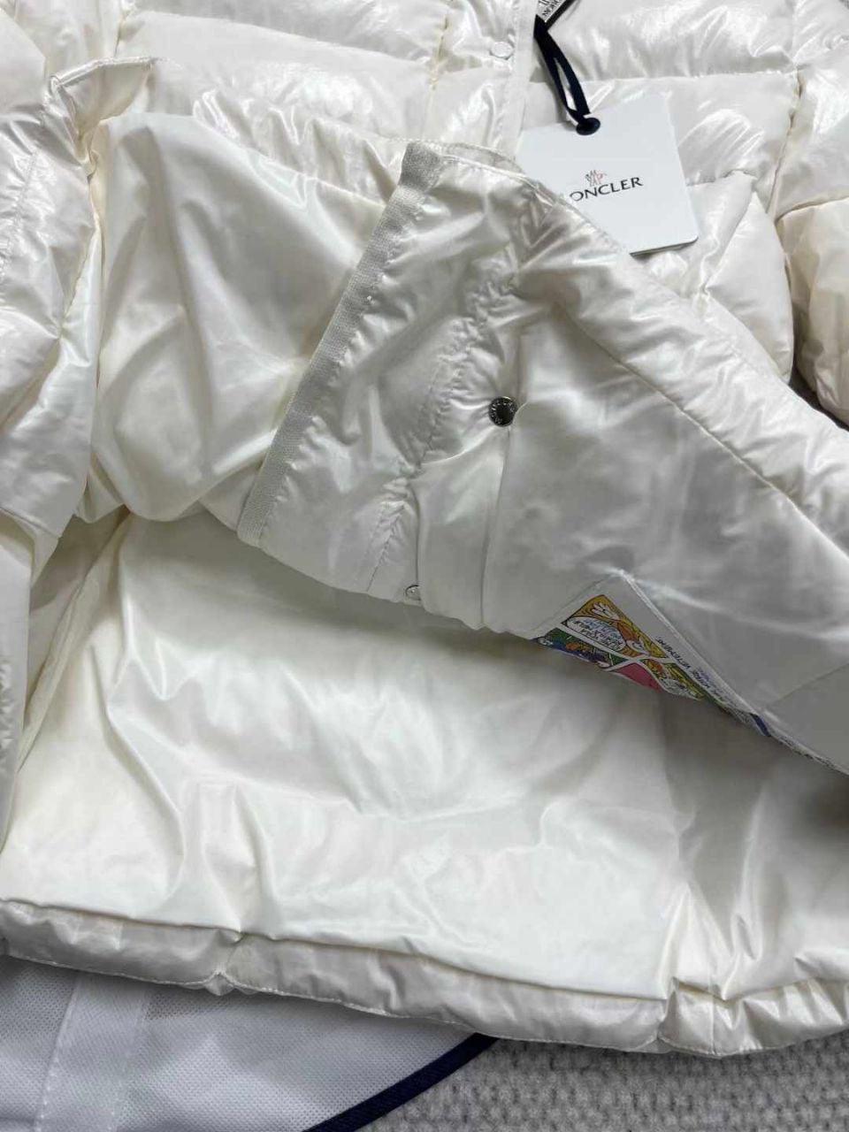 Moncler Barante Mont - Glimmer of Luxury