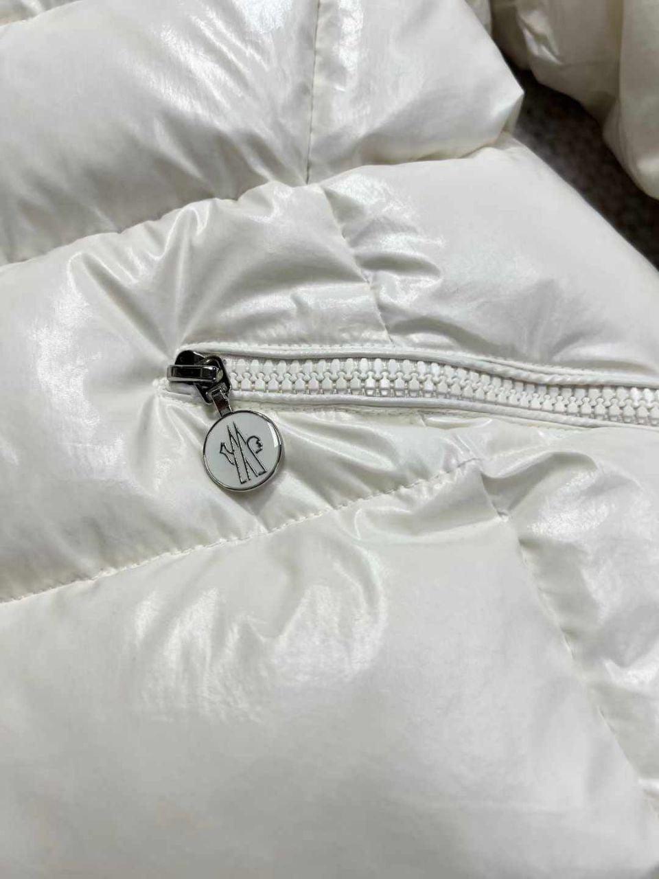 Moncler Barante Mont - Glimmer of Luxury