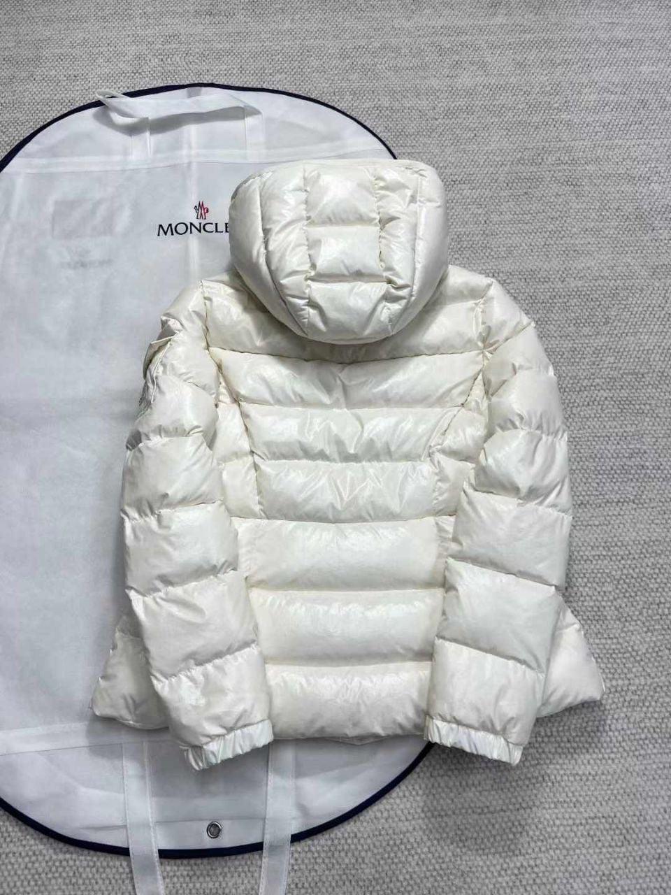Moncler Barante Mont - Glimmer of Luxury