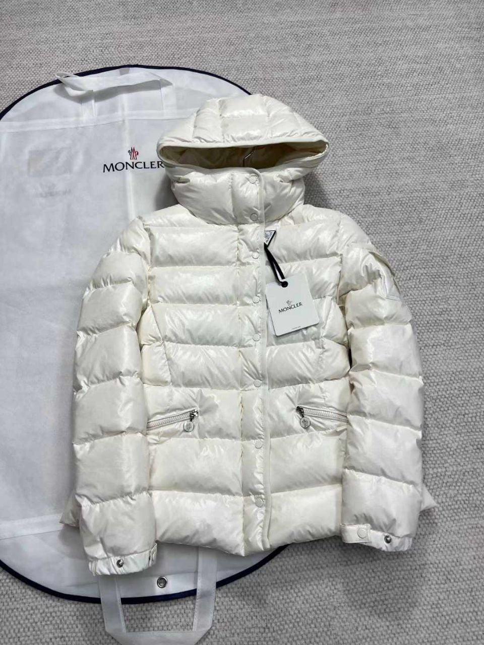 Moncler Barante Mont - Glimmer of Luxury