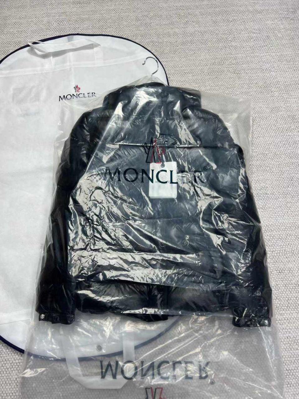 Moncler Barante Mont - Glimmer of Luxury