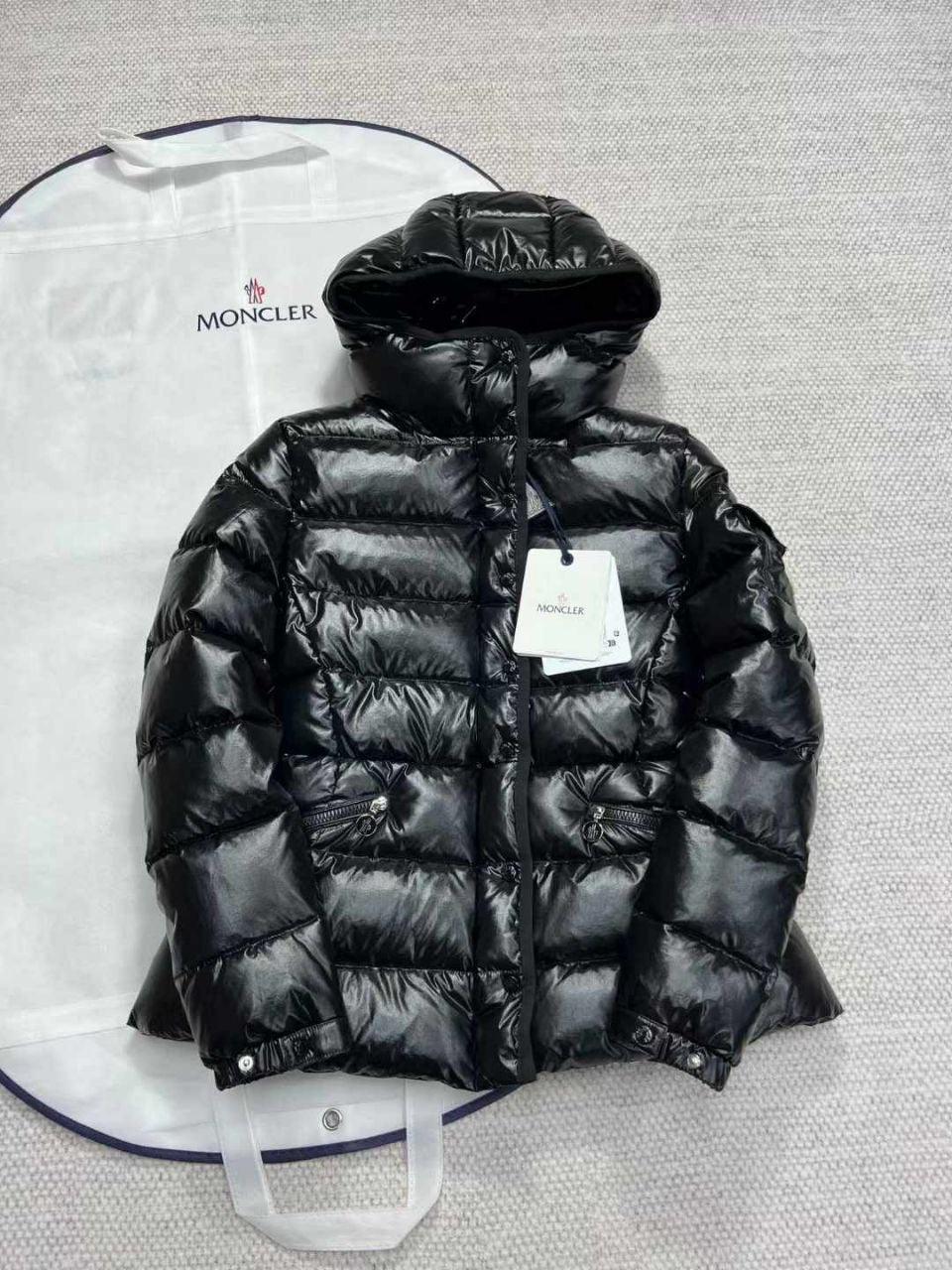 Moncler Barante Mont - Glimmer of Luxury