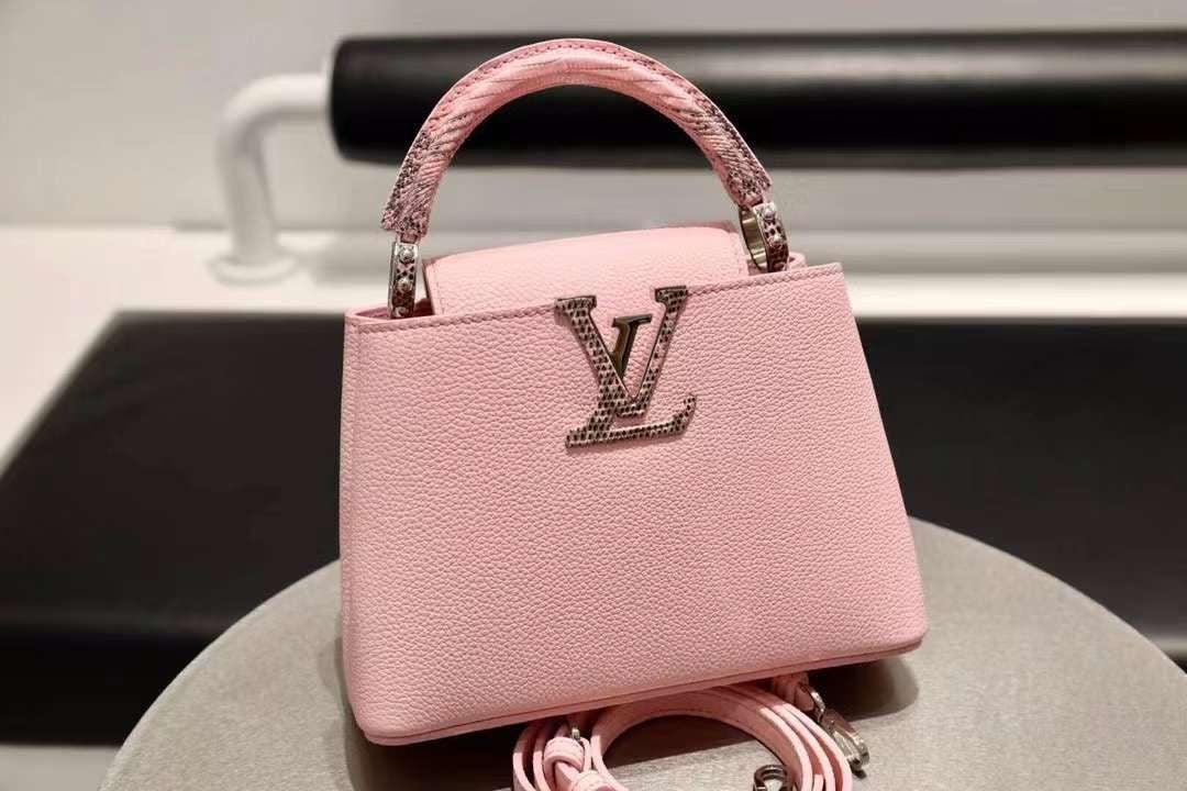 LV Capucines Kertenkele Dokunuşu - Glimmer of Luxury