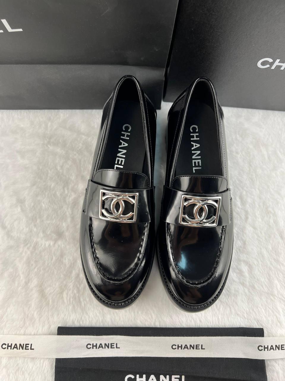 Chanel Parlak Dana Derisi CC Loafer Siyah Beyaz - Glimmer of Luxury