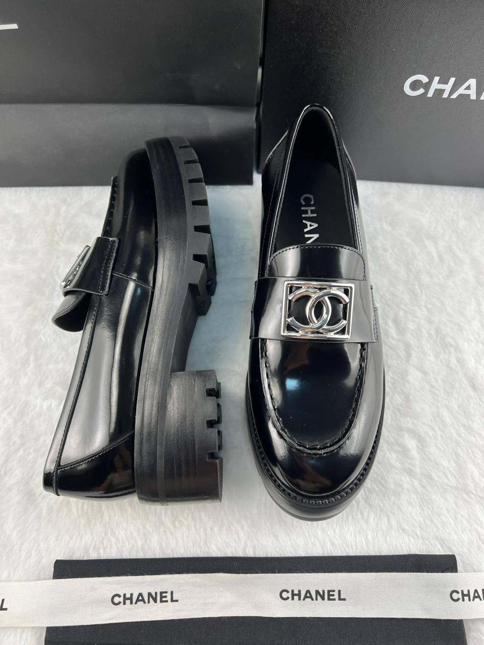Chanel Parlak Dana Derisi CC Loafer Siyah Beyaz - Glimmer of Luxury
