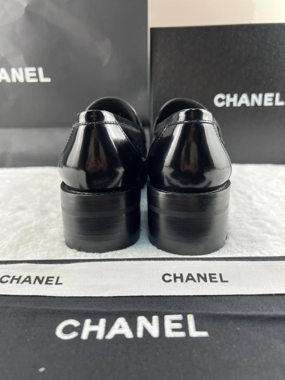 Chanel Parlak Dana Derisi CC Loafer Siyah Beyaz - Glimmer of Luxury