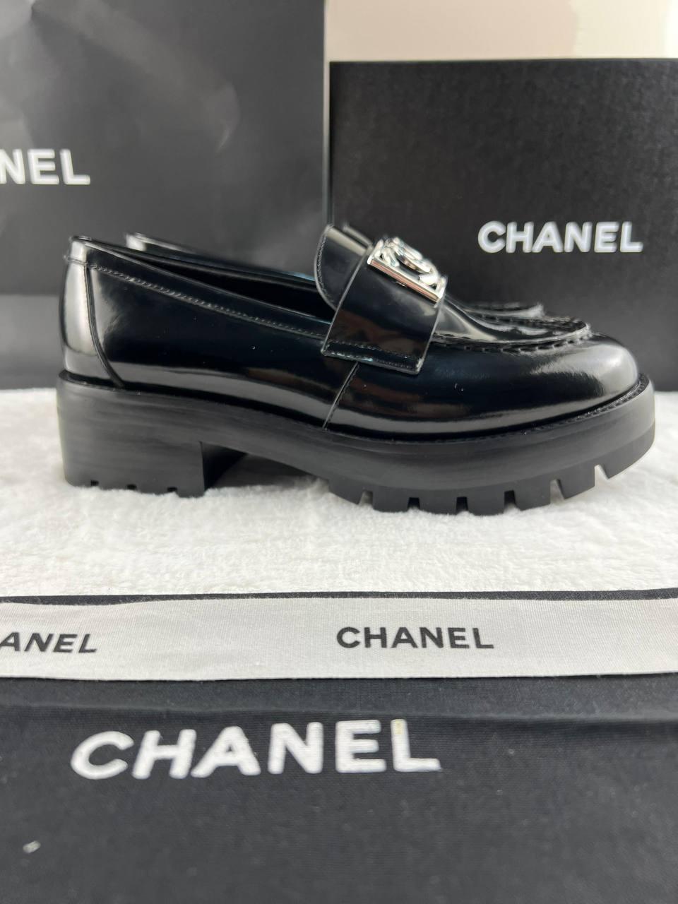 Chanel Parlak Dana Derisi CC Loafer Siyah Beyaz - Glimmer of Luxury