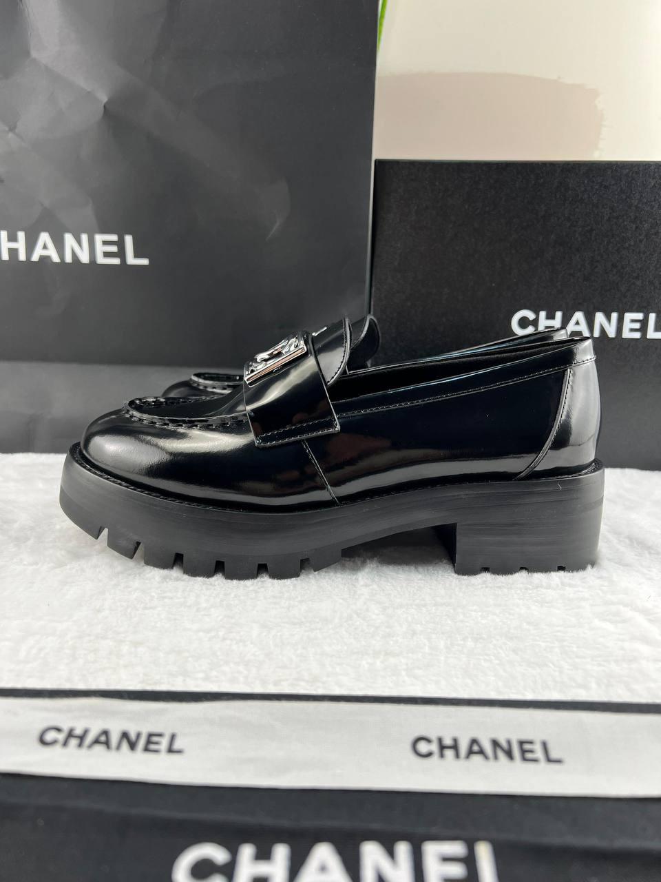 Chanel Parlak Dana Derisi CC Loafer Siyah Beyaz - Glimmer of Luxury