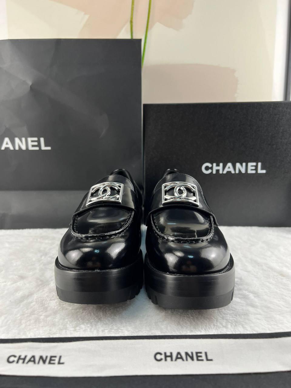 Chanel Parlak Dana Derisi CC Loafer Siyah - Glimmer of Luxury