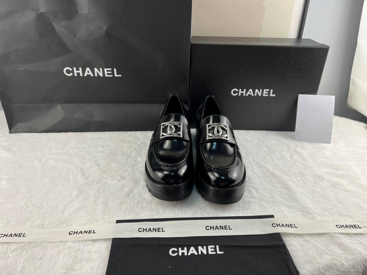 Chanel Parlak Dana Derisi CC Loafer Siyah - Glimmer of Luxury