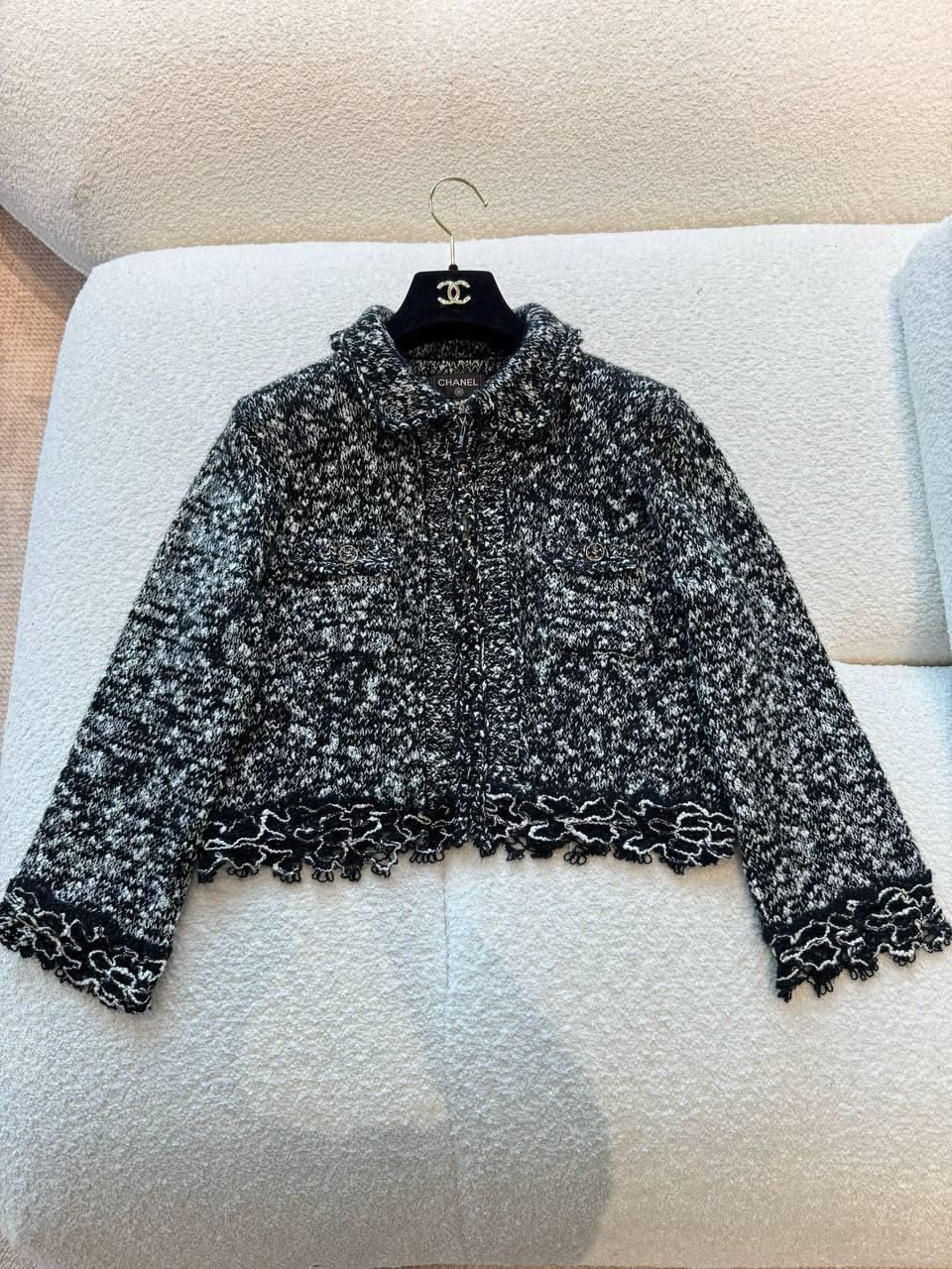 Chanel 25B Plaid Pattern Tweed Jacket