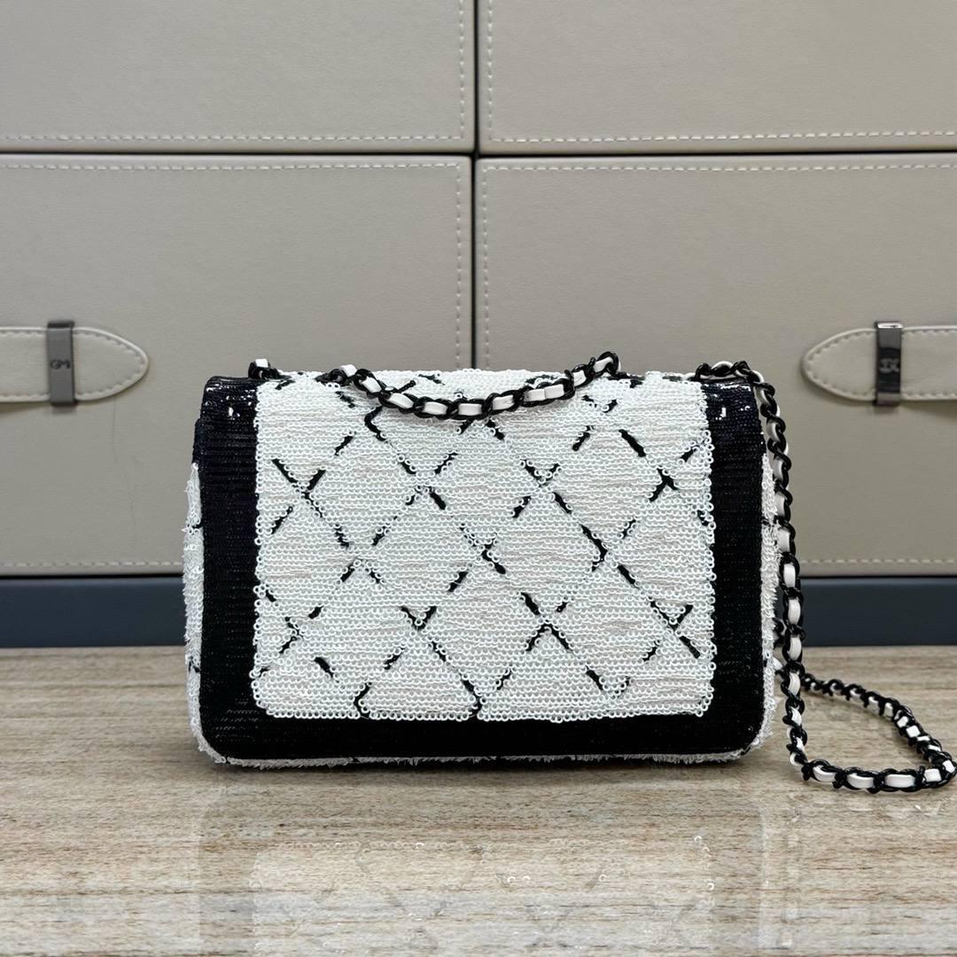 Chanel Sequin CC Küçük Tek Kanatlı Beyaz Siyah - Glimmer of Luxury
