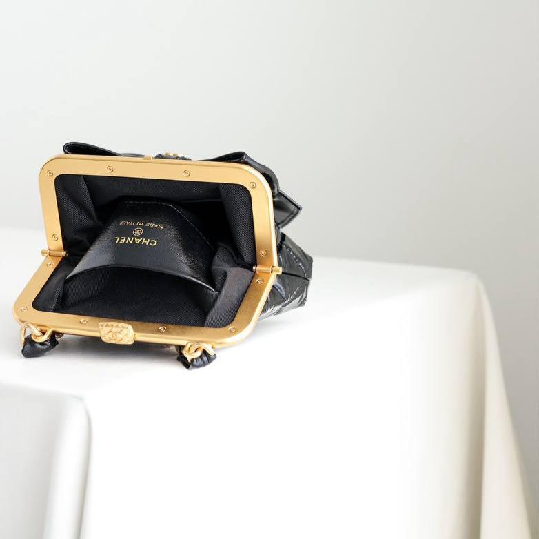 Chanel CC Mini 13 Siyah Kuzu Derisi Kayışlı Clutch - Glimmer of Luxury