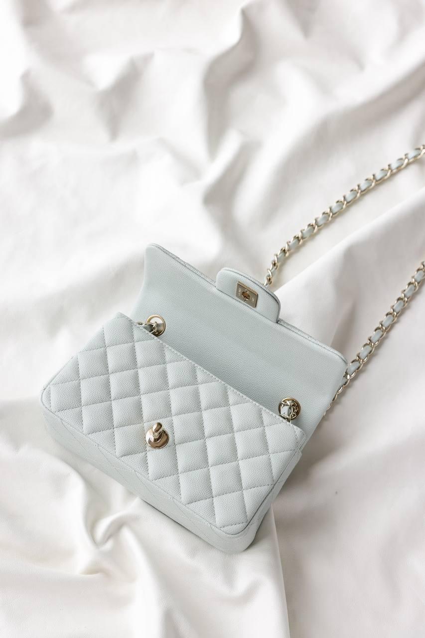 Chanel Klasik Orta Açık Mavi Havyar - Glimmer of Luxury